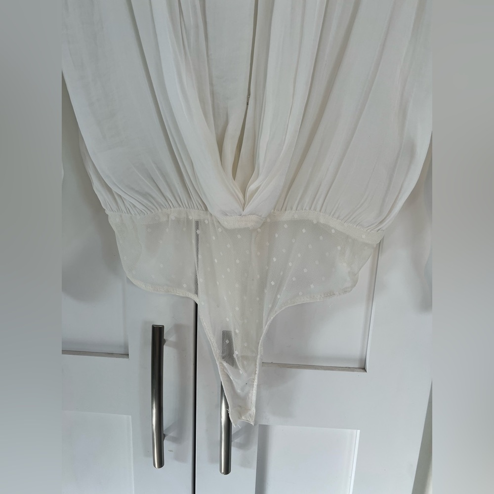 White top - Picture 3 of 4